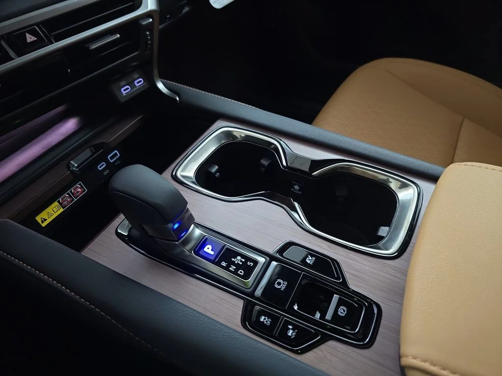 New 2026 Eminent White Pearl Lexus PREMIUM PLUS image 24