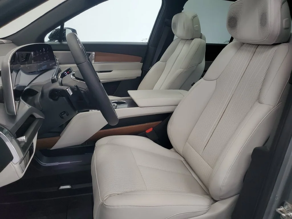 2027 Cadillac VISTIQ Sport - Photo 5