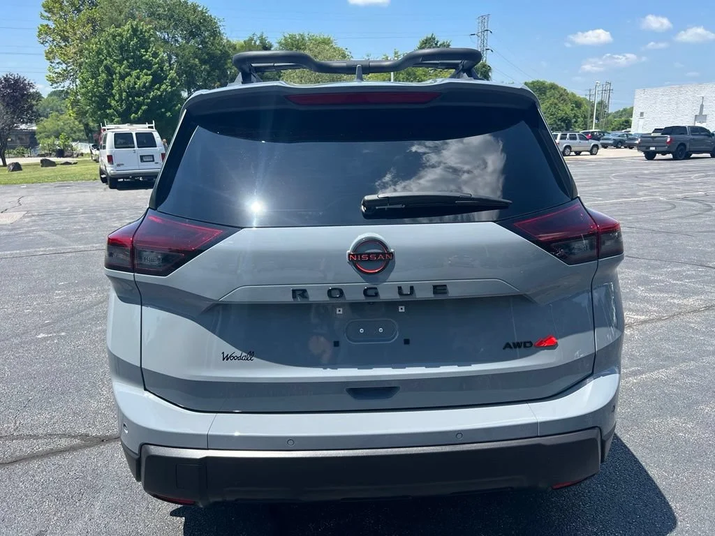 Used 2025 Boulder Gray Nissan Rock Creek image 6