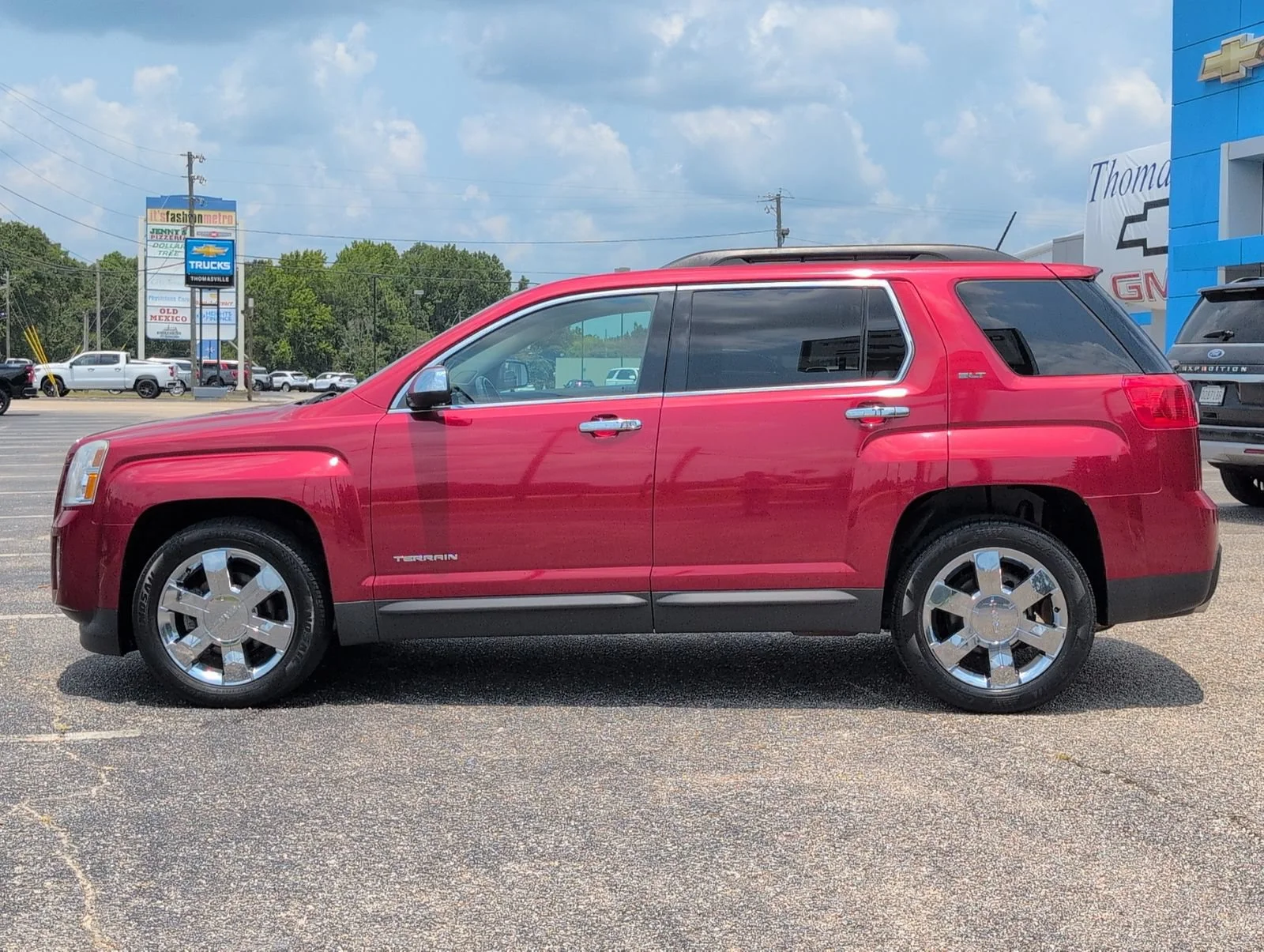 Used 2015 CRYSTAL RED TINTCOAT GMC SLT image 2