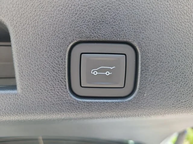 New 2026 Polar White Tricoat Chevrolet LT image 10