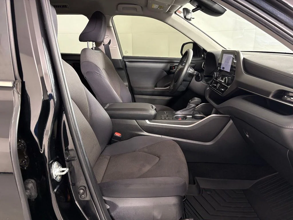 Used 2023 Black Toyota L image 41
