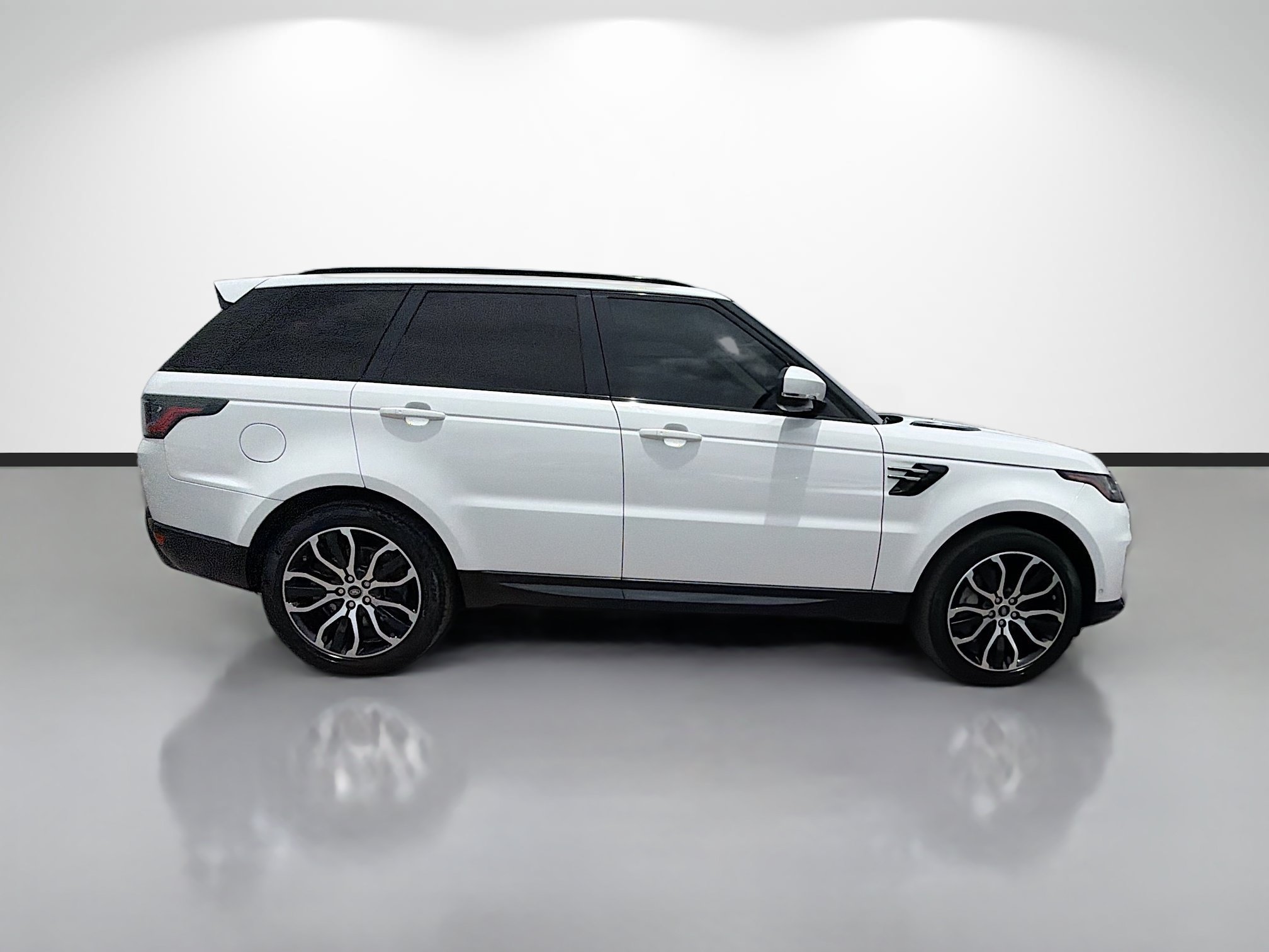 Used 2019 Fuji White Land Rover HSE image 6