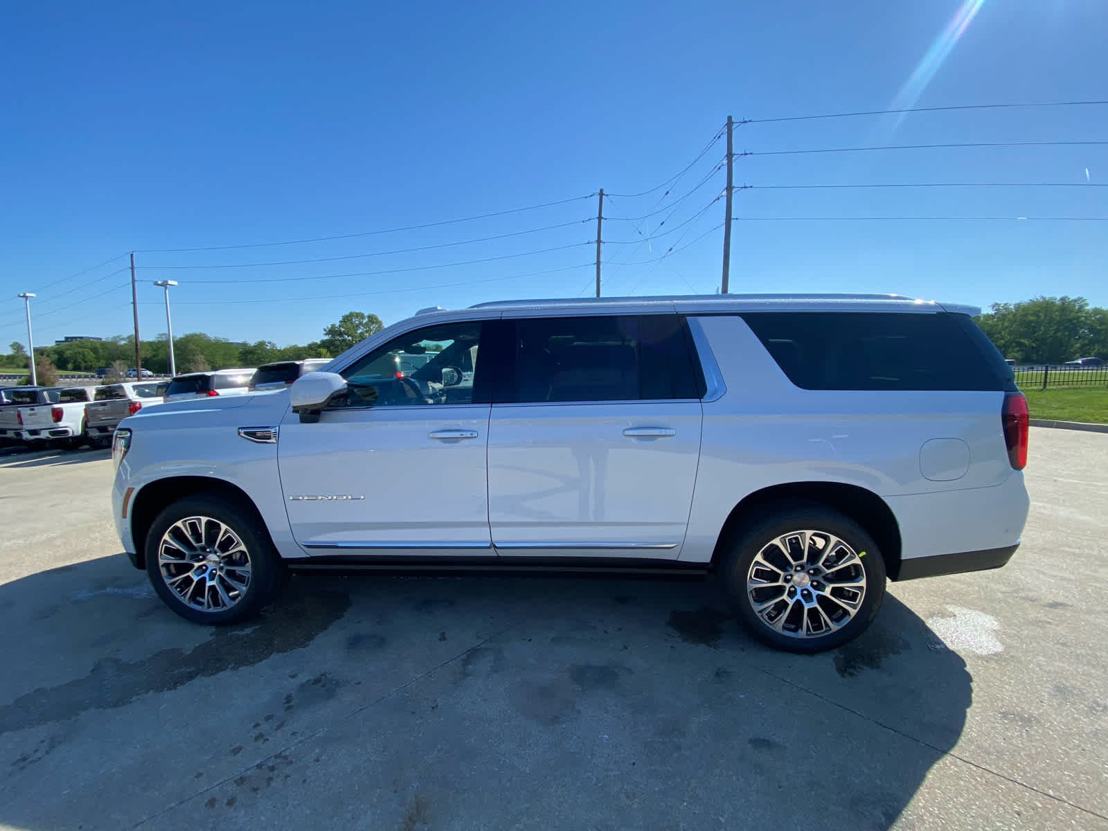 2026 GMC Yukon XL Denali - Photo 5