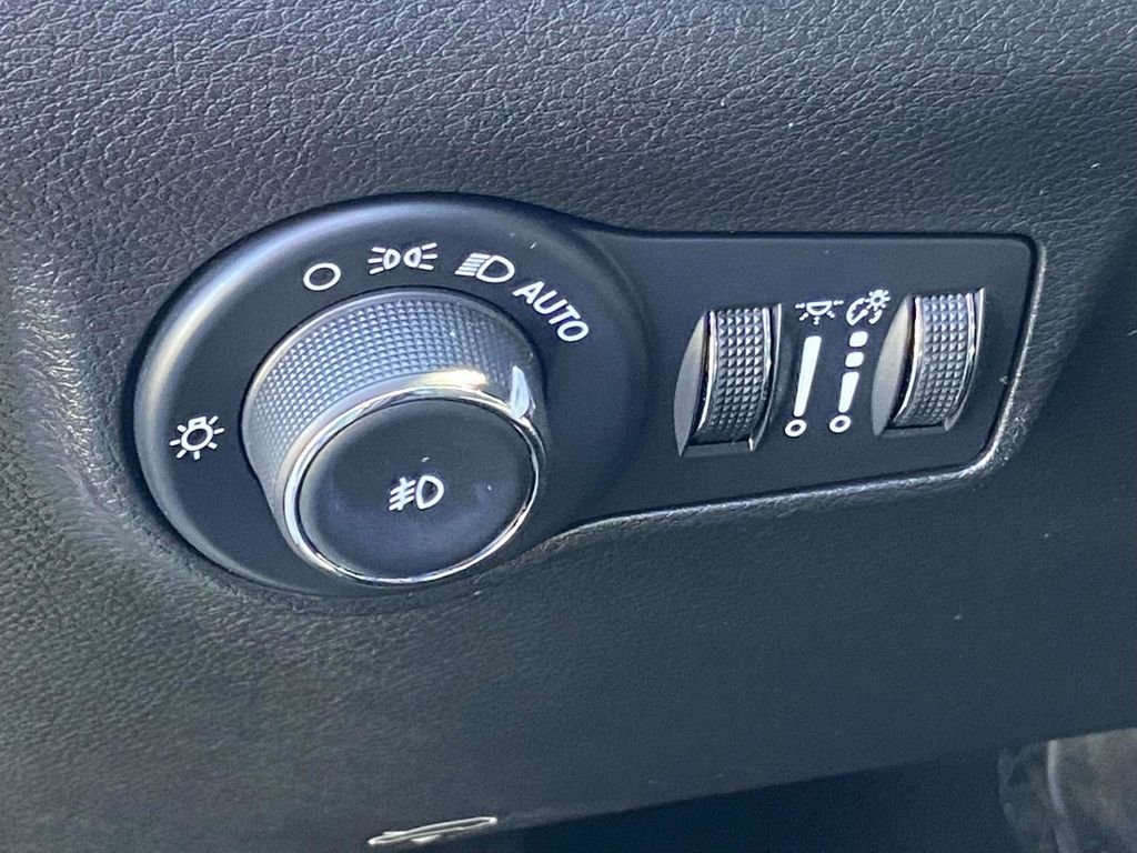 Used 2024 Gray Jeep Latitude image 20