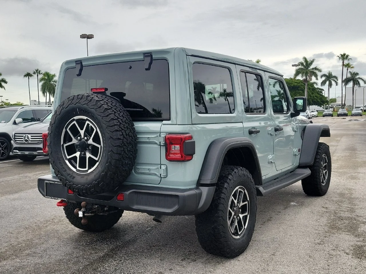 Used 2024 Gray Jeep Rubicon image 4