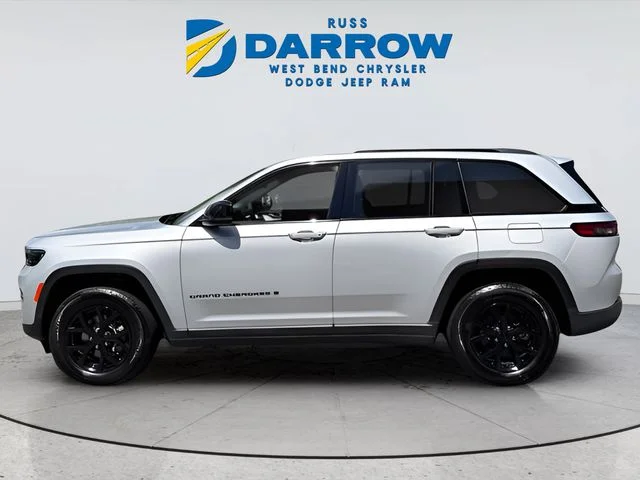 Used 2025 Silver Jeep Altitude image 2