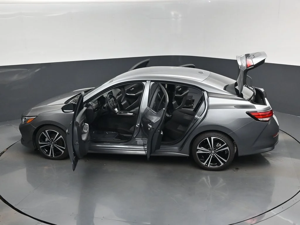 Used 2022 Gray Nissan SR image 17