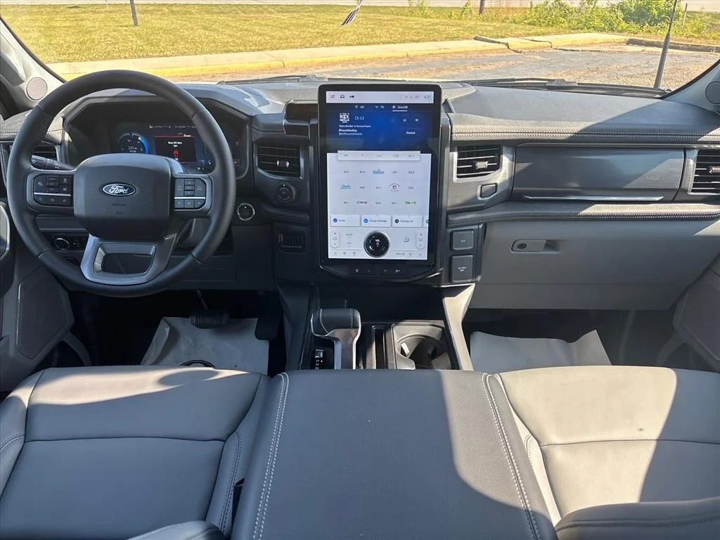 2025 Ford F-150 Lightning Flash - Photo 20