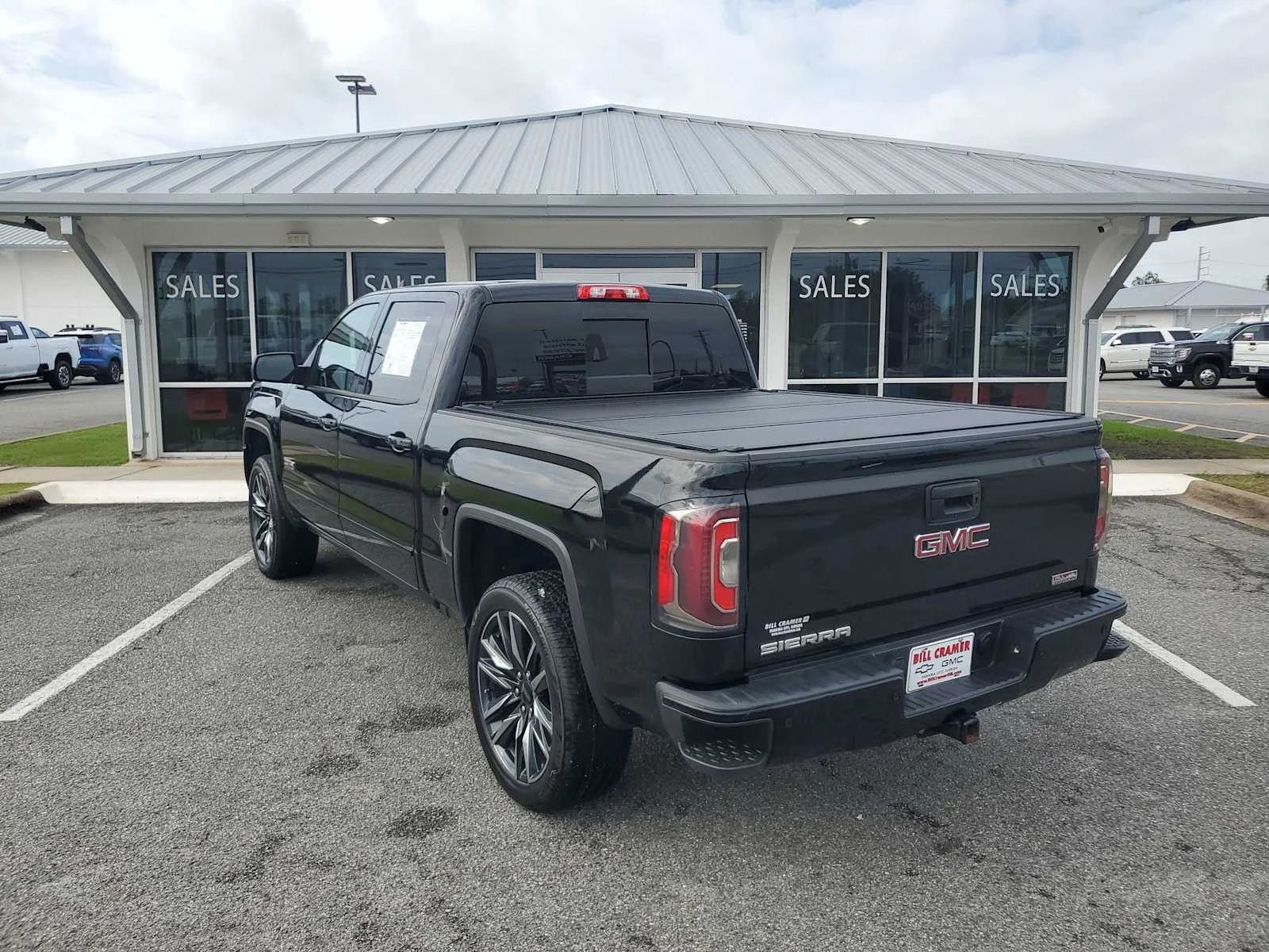 Used 2018 ONYX BLACK GMC SLT image 3