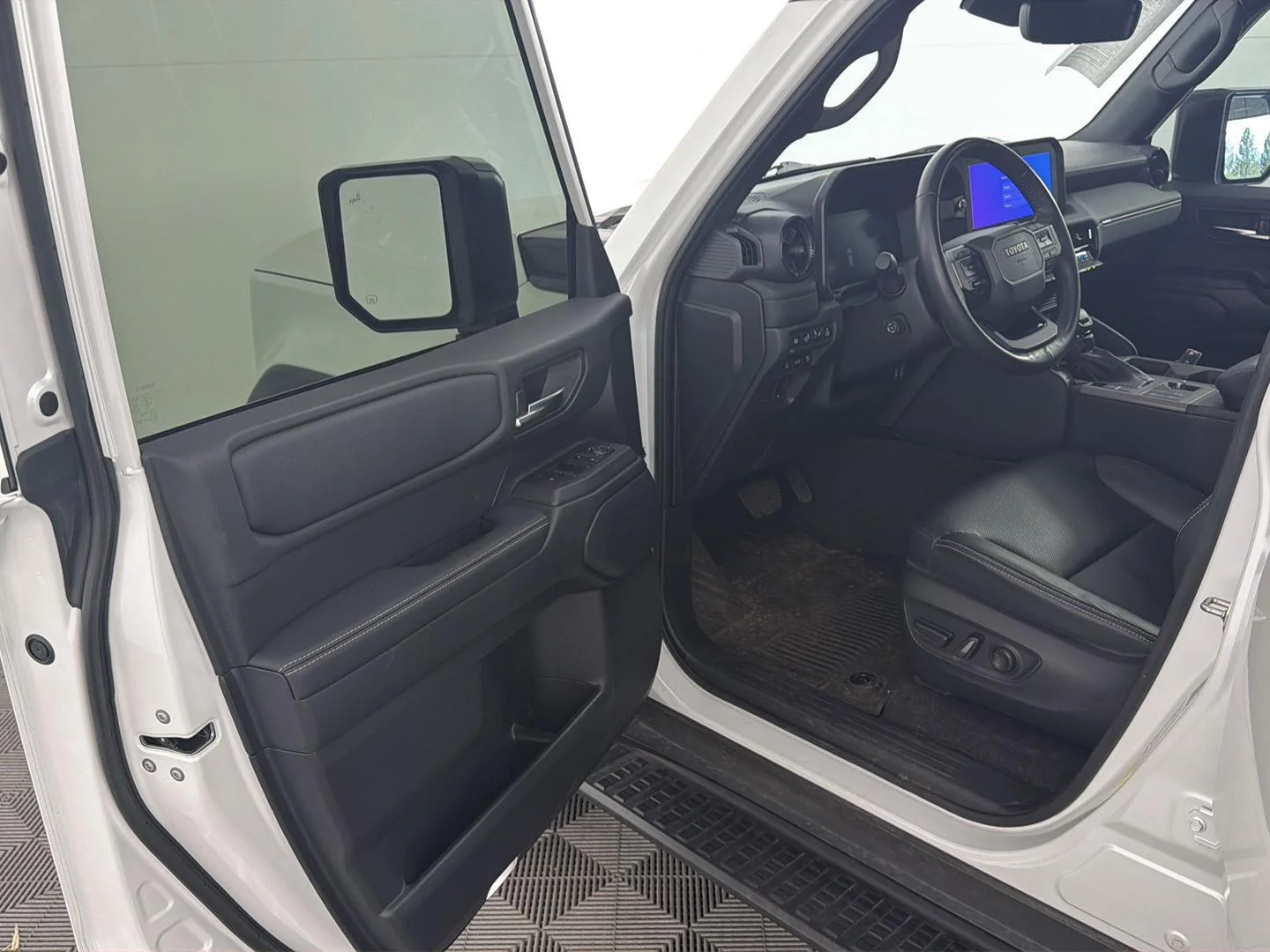 Used 2024 Wind Chill Pearl Toyota Base image 8