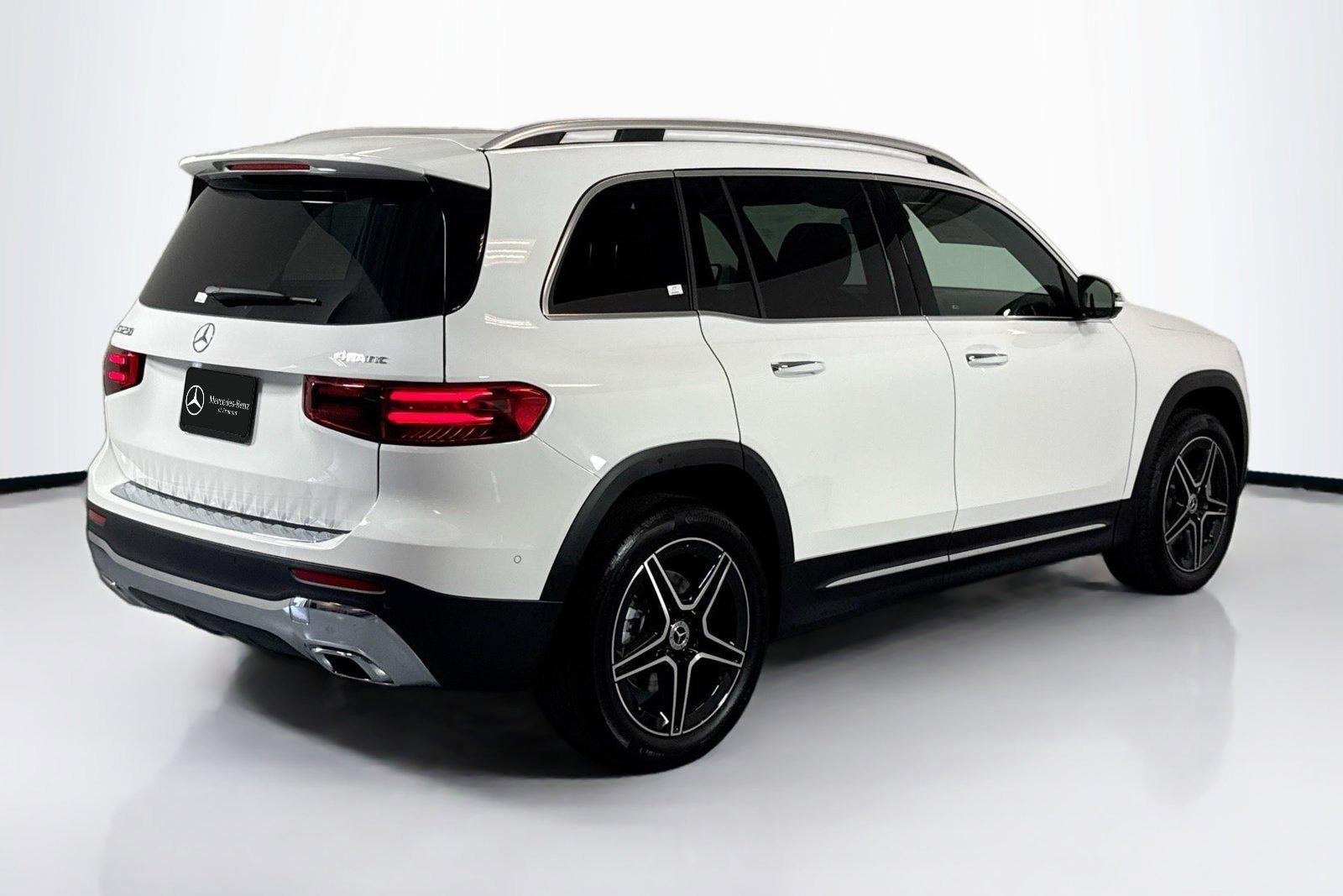 New 2026 Polar White Mercedes-Benz GLB 250 image 5