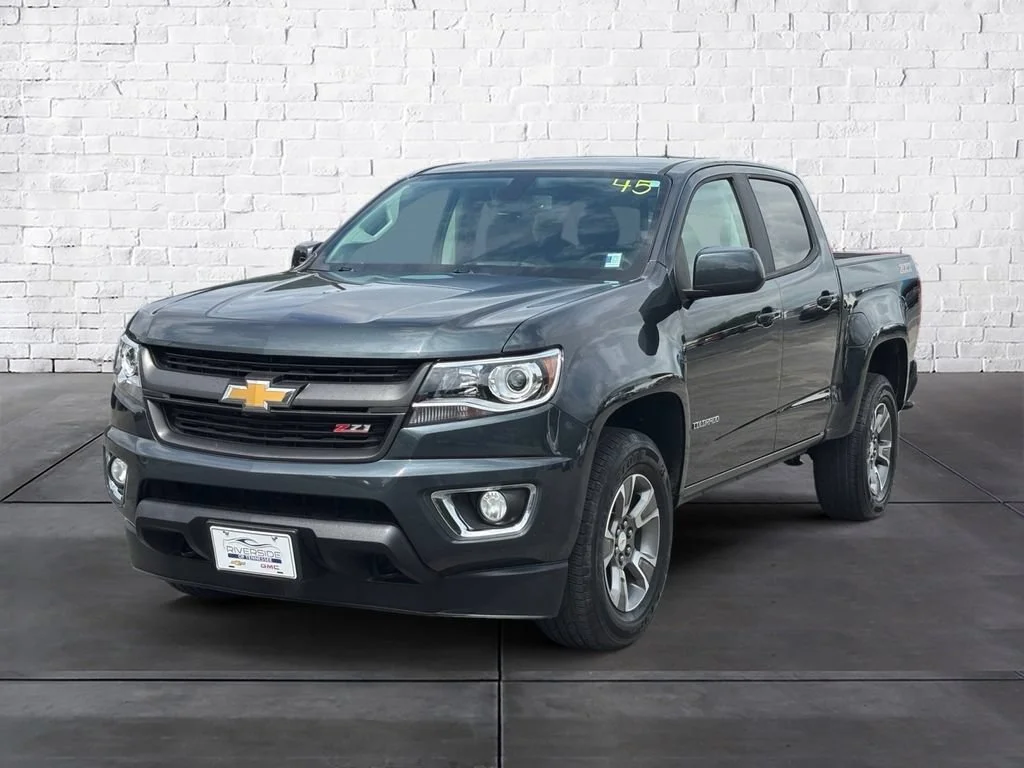 Used 2018 GRAPHITE METALLIC Chevrolet 2WD Z71 image 2