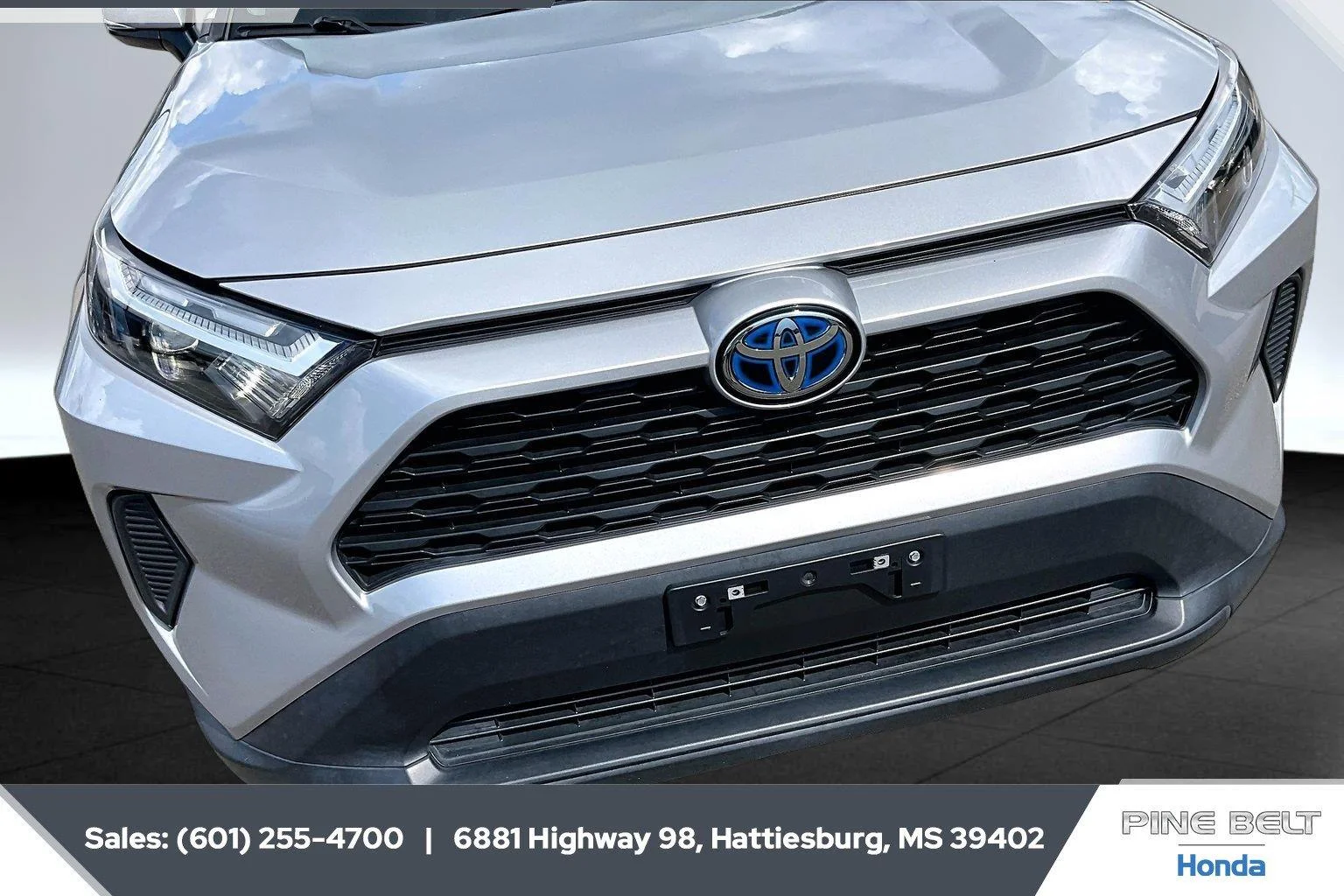 Used 2024 Silver Sky Metallic Toyota XLE image 22