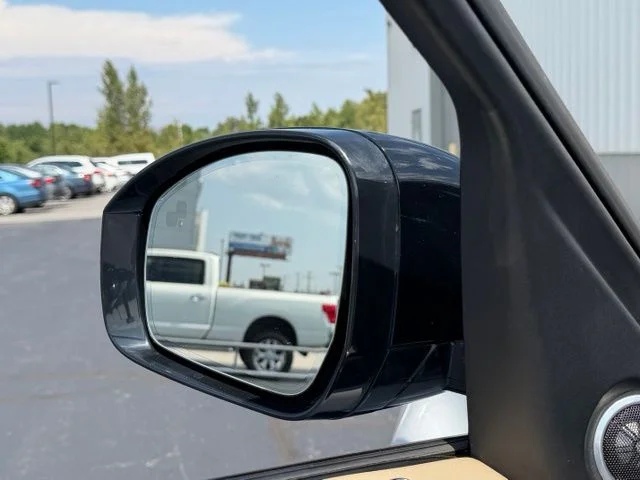Used 2020 White Land Rover HSE image 22