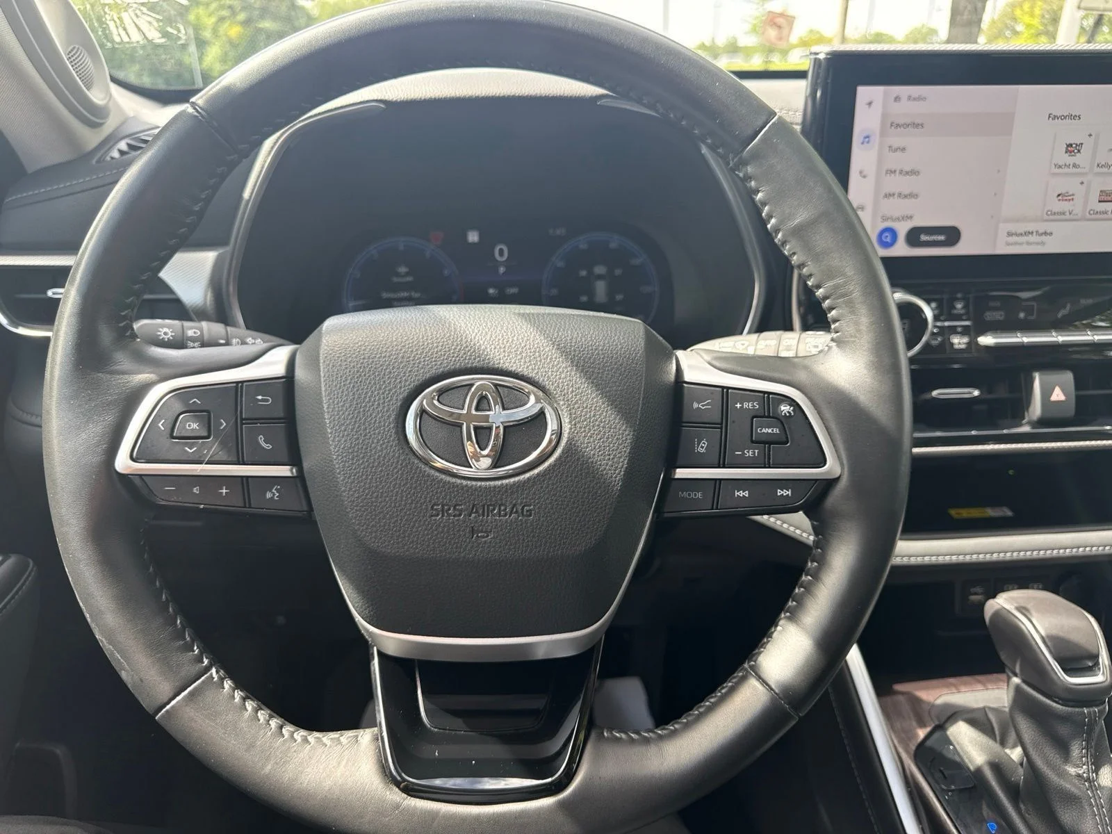 Used 2024 Pearl Toyota Platinum image 25