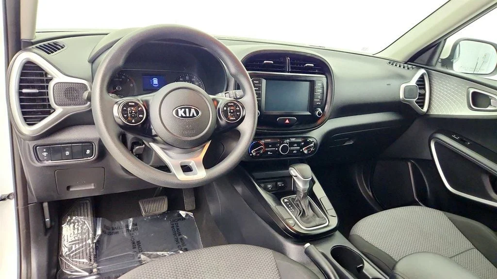 Used 2020 Snow White Pearl Kia LX IVT image 12