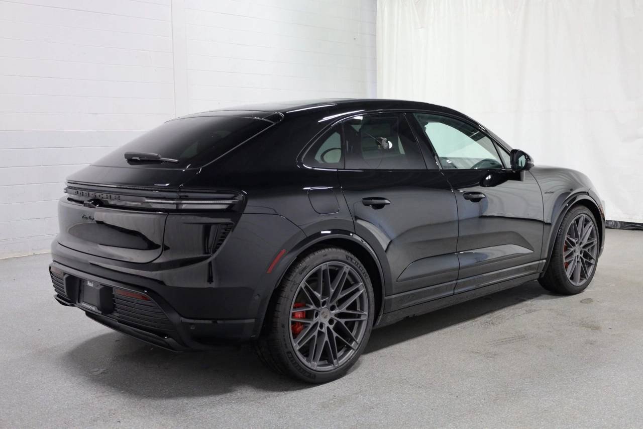 2025 Porsche Macan Turbo Electric - Photo 9