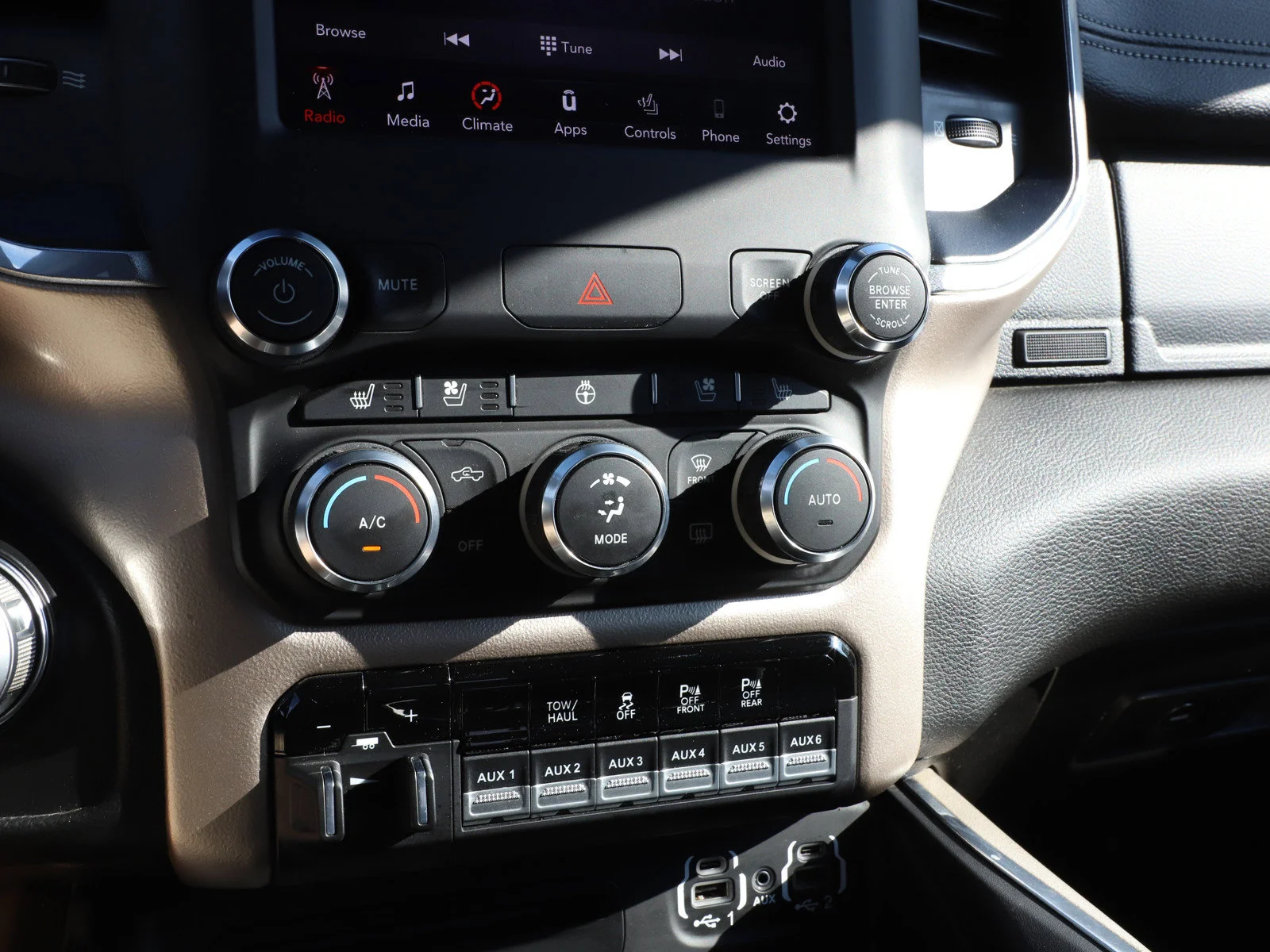 Used 2019 Delmonico Red Pearlcoat Ram Laramie image 20