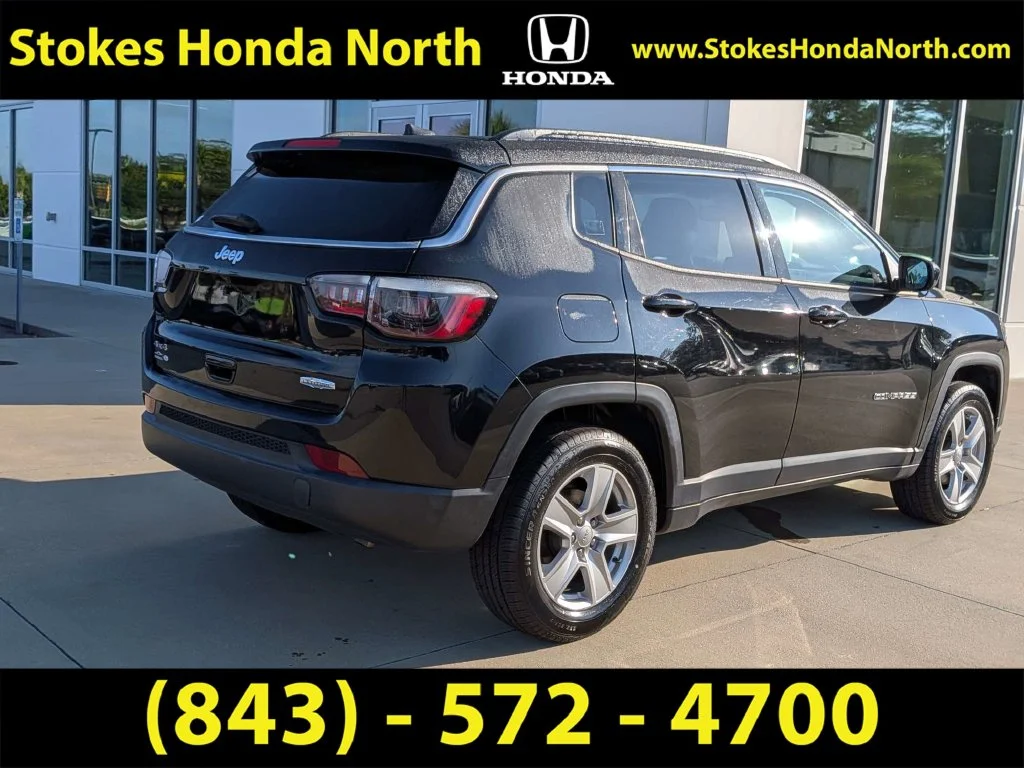 Used 2022 Black Jeep Latitude image 4