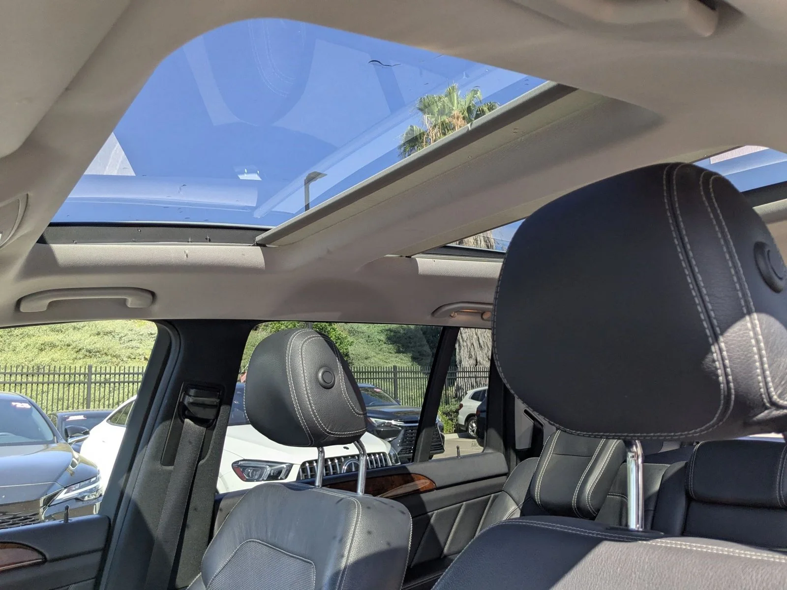 Used 2015 Diamond White Metallic Mercedes-Benz GL 450 image 16