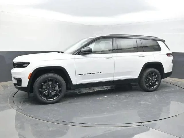 New 2025 Bright White Clear-Coat Exterior Paint Jeep Limited image 2