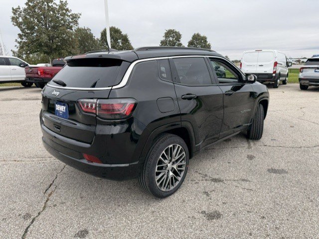 Certified Used 2022 Diamond Black Jeep Limited image 7