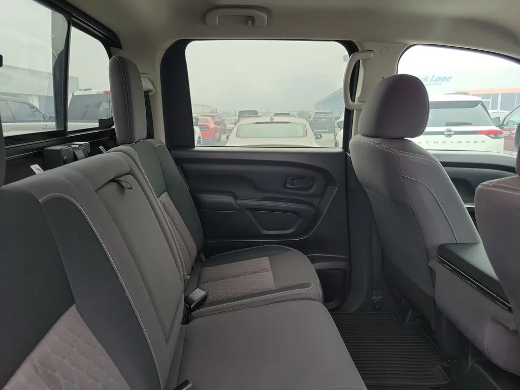 Used 2022 Glacier White Nissan S image 31