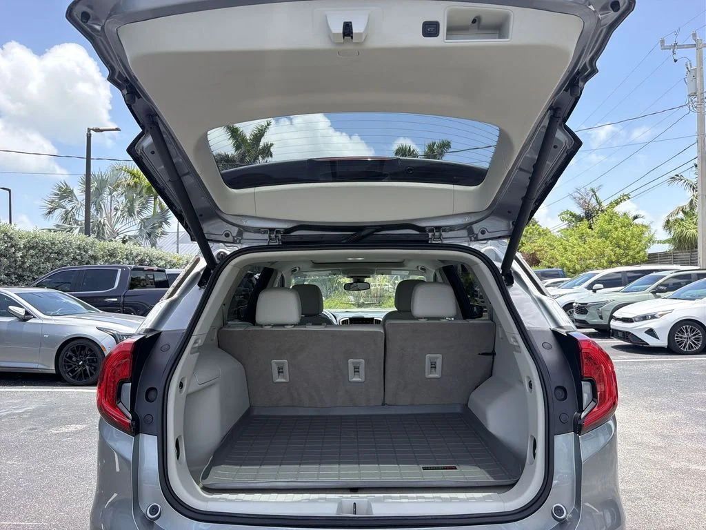 Used 2023 Silver GMC Denali image 33
