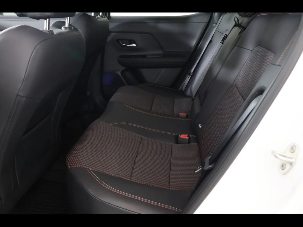 Used 2025 White Nissan SR image 9