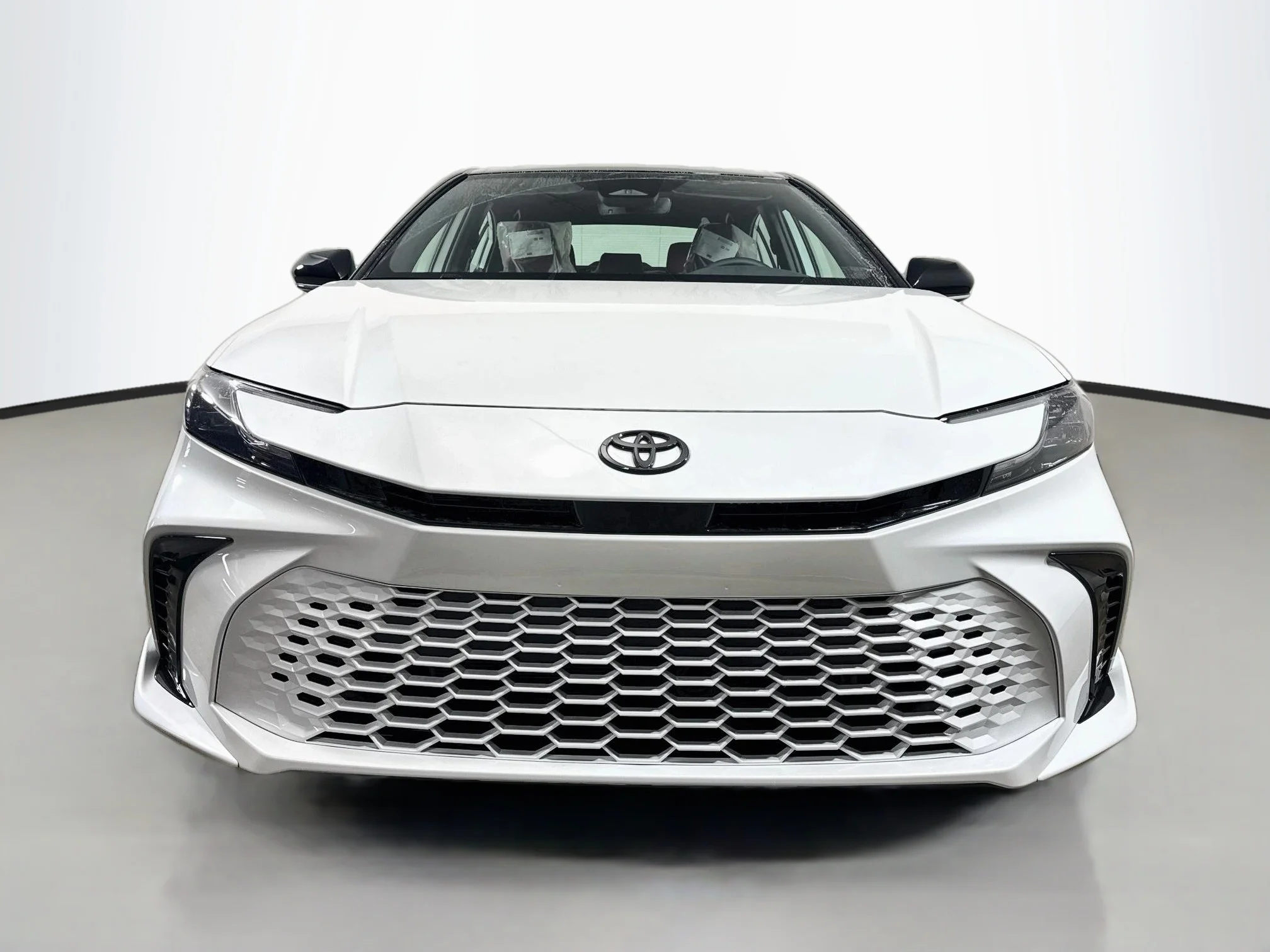 New 2027 Wind Chill Pearl with Midnight Black Metallic roof Toyota XSE image 2