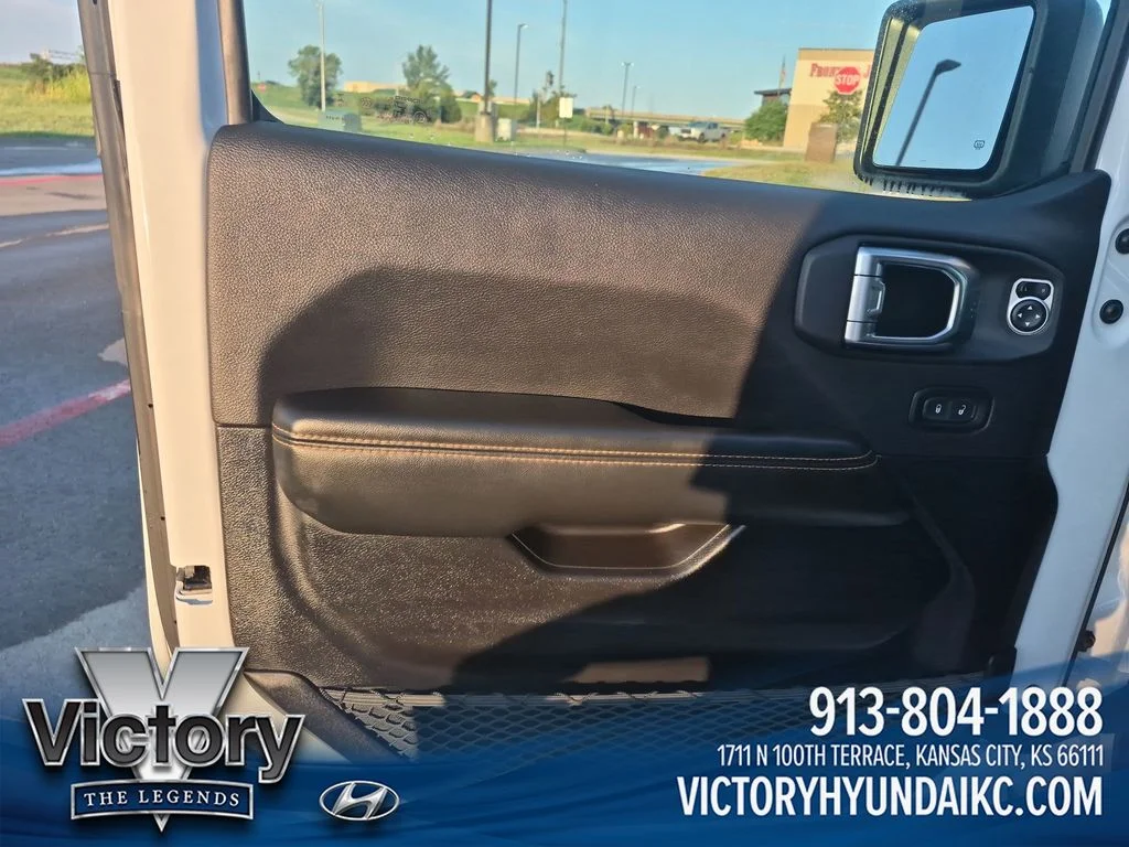 Used 2025 White Jeep Sahara image 10
