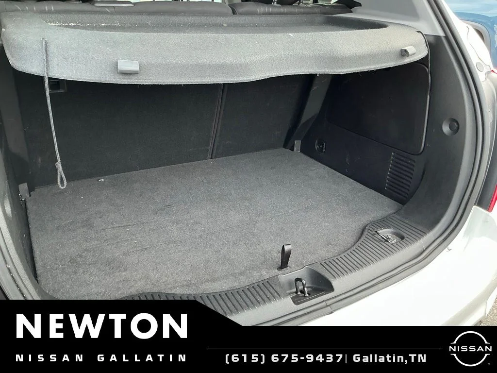 Used 2018 Summit White Chevrolet LT image 17