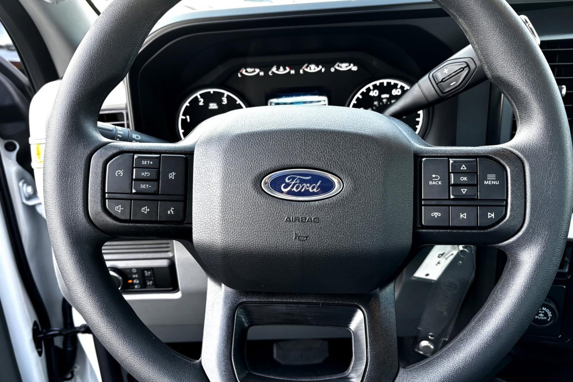 New 2025 Oxford White Ford XL image 14