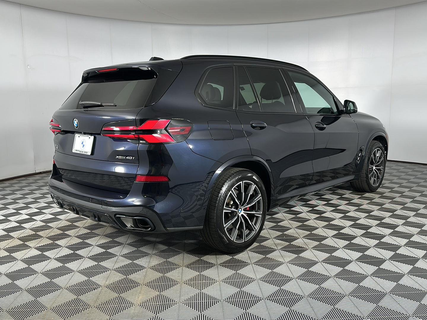 Used 2025 Carbon Black Metallic BMW xDrive40i image 24