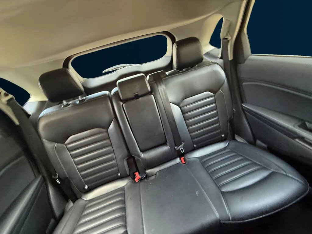Used 2024 Silver Ford SEL image 18