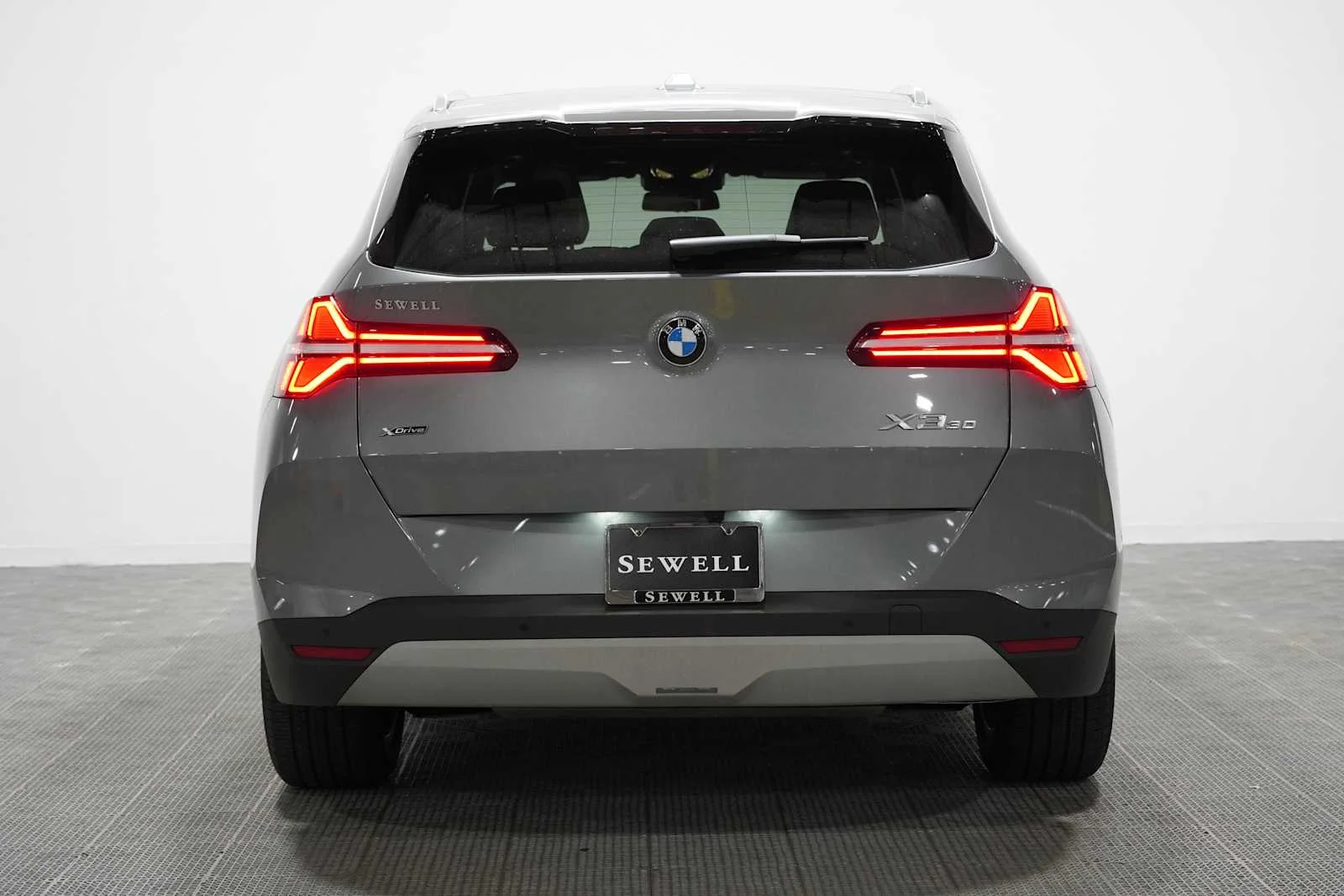Certified Used 2025 Skyscraper Gray Metallic BMW 30 xDrive image 5
