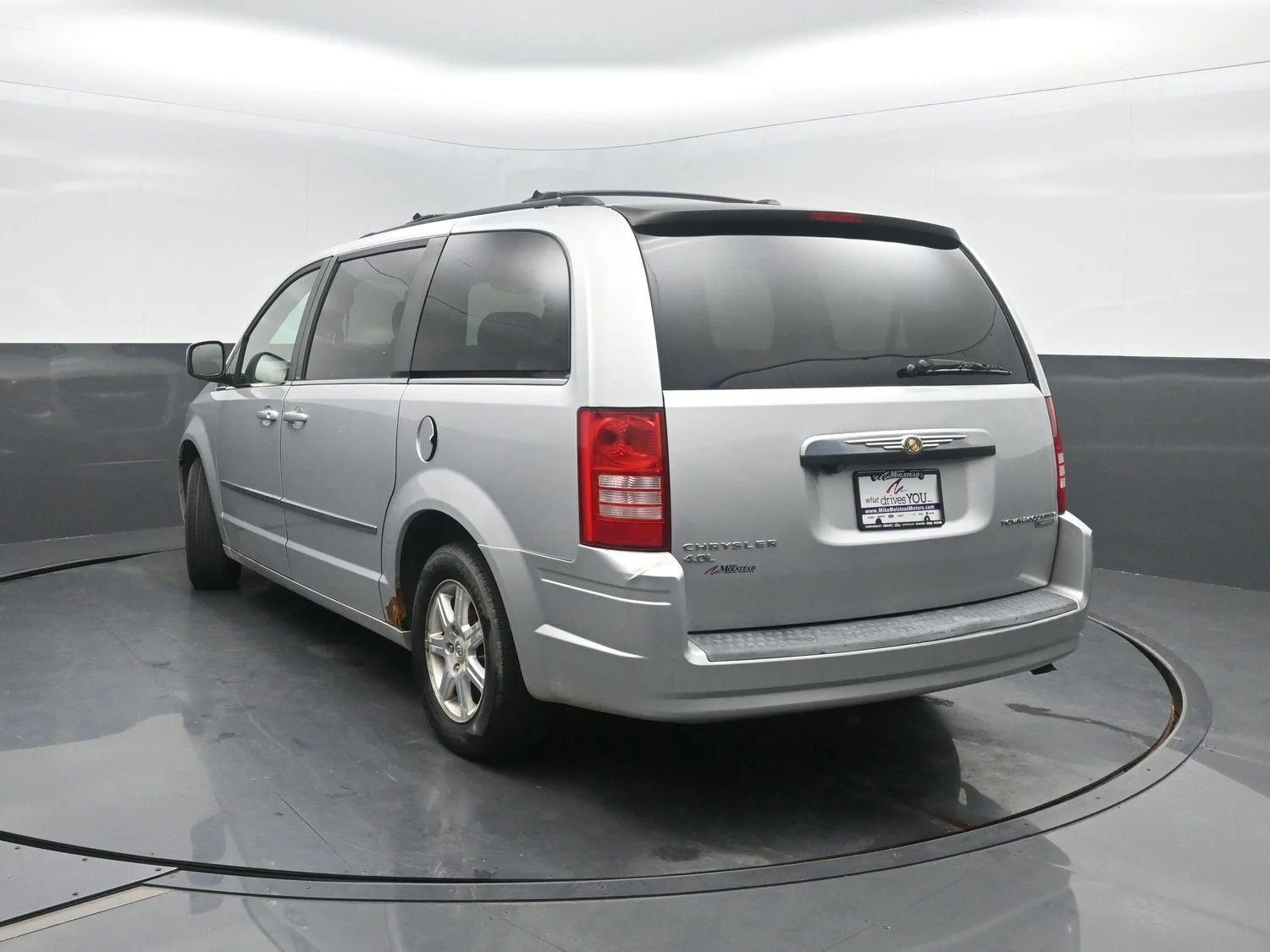 Used 2009 Bright Silver Metallic Chrysler Touring image 41