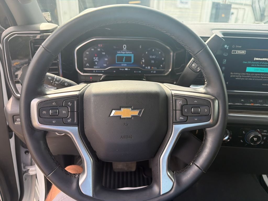 Used 2024 White Chevrolet LT image 17