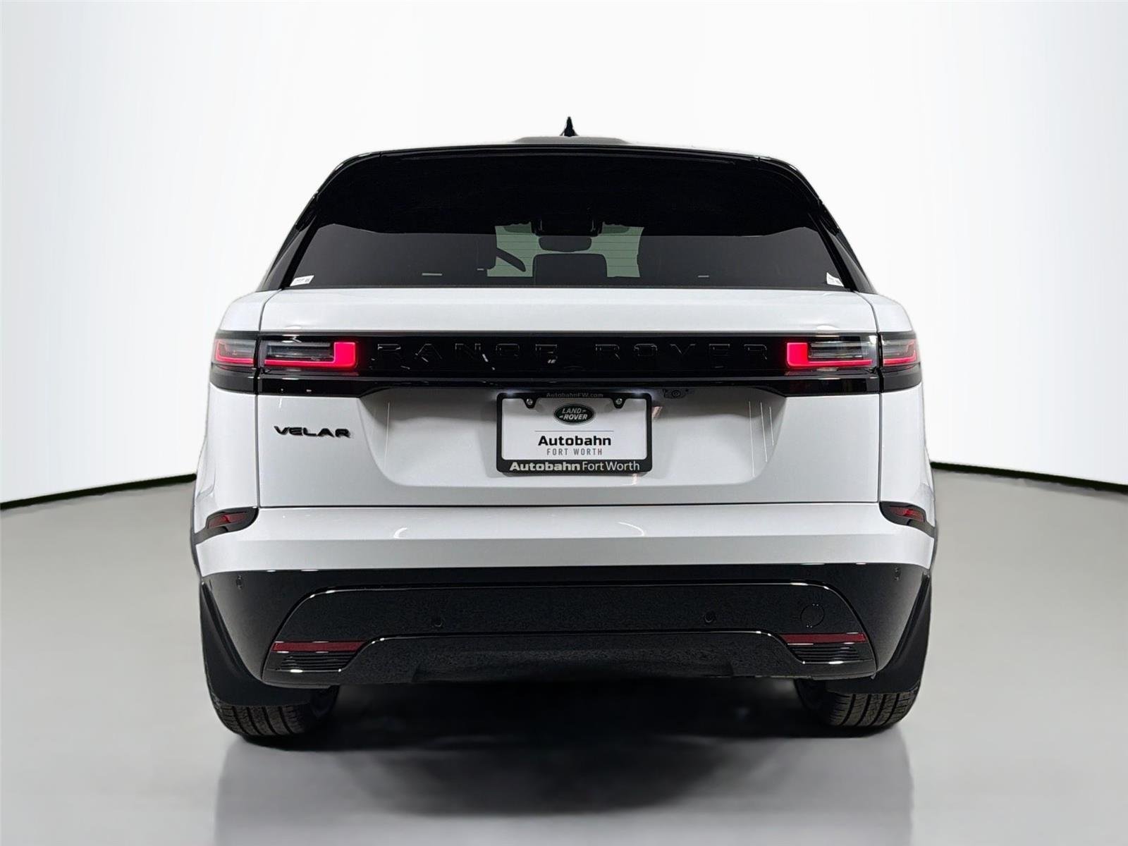 New 2026 Fuji White LAND ROVER Dynamic SE image 6