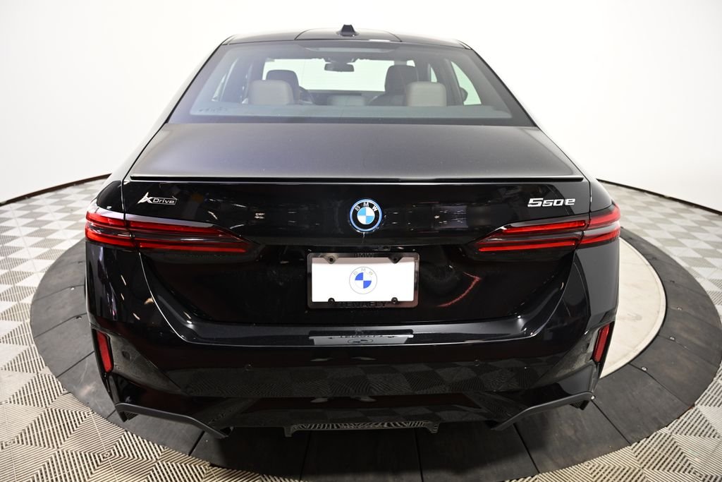 New 2027 Black Sapphire Metallic BMW 550e xDrive image 4