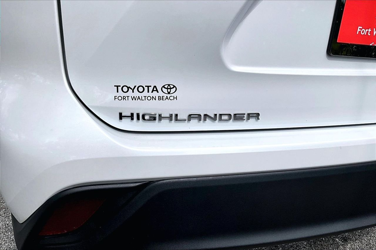 Certified Used 2025 Beige Toyota XLE image 27