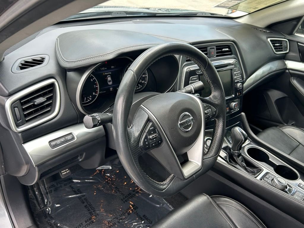 Used 2019 Gray Nissan 3.5 SV image 22