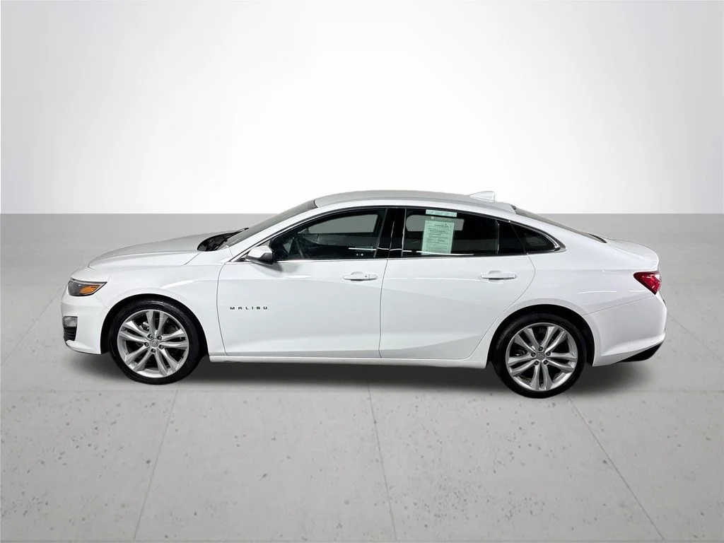 Used 2022 White Chevrolet LT image 9