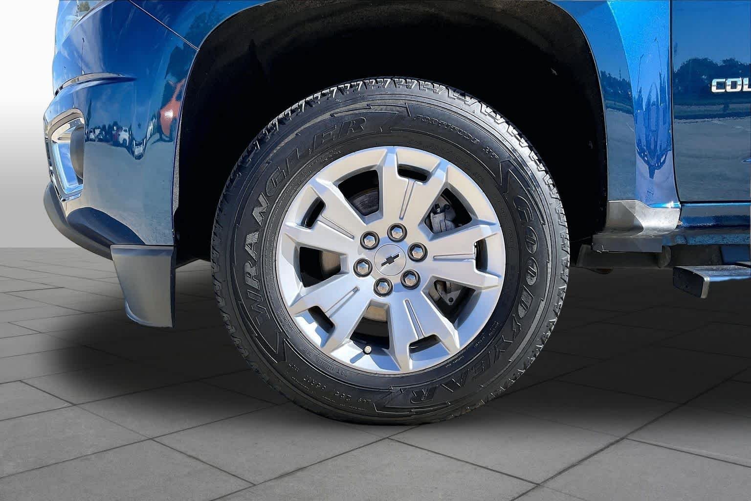 Used 2020 Pacific Blue Metallic Chevrolet 2WD LT image 11