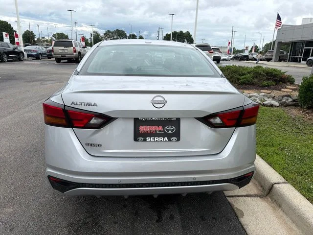 Used 2025 Silver Nissan 2.5 SV image 8