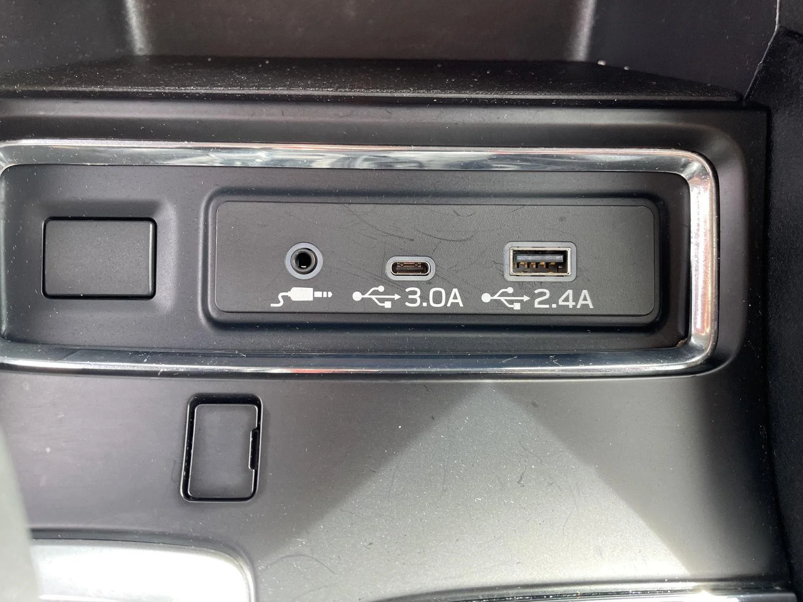 Used 2024 Ice Silver Metallic Subaru Limited image 23