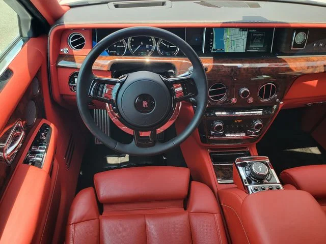 Used 2019 White Rolls-Royce Base image 32