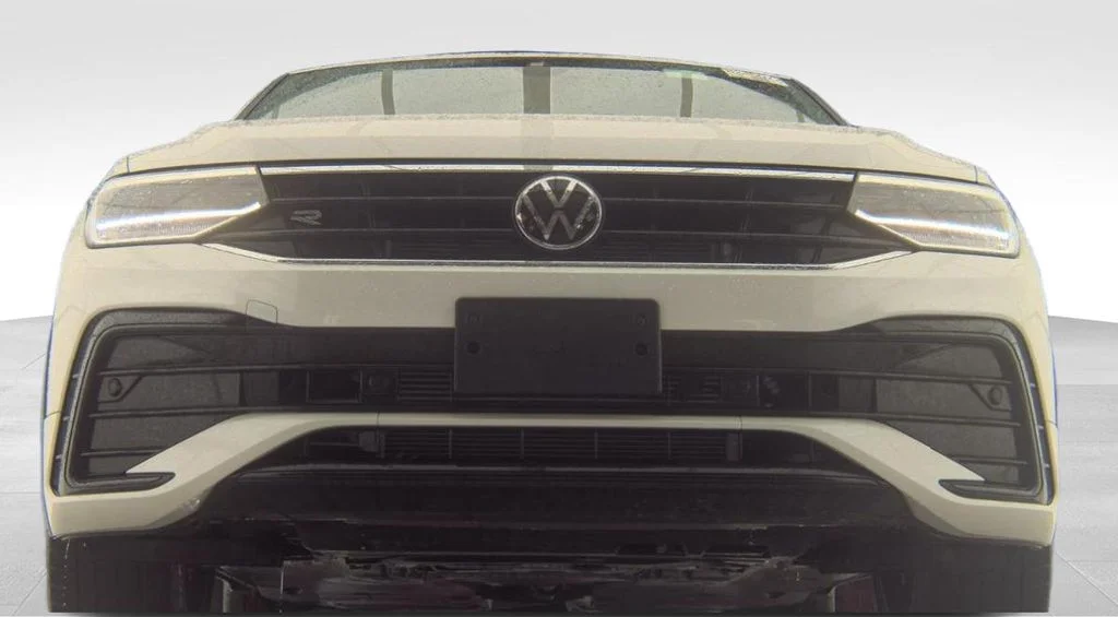 Used 2023 White Volkswagen 2.0T SE R-Line Black image 4