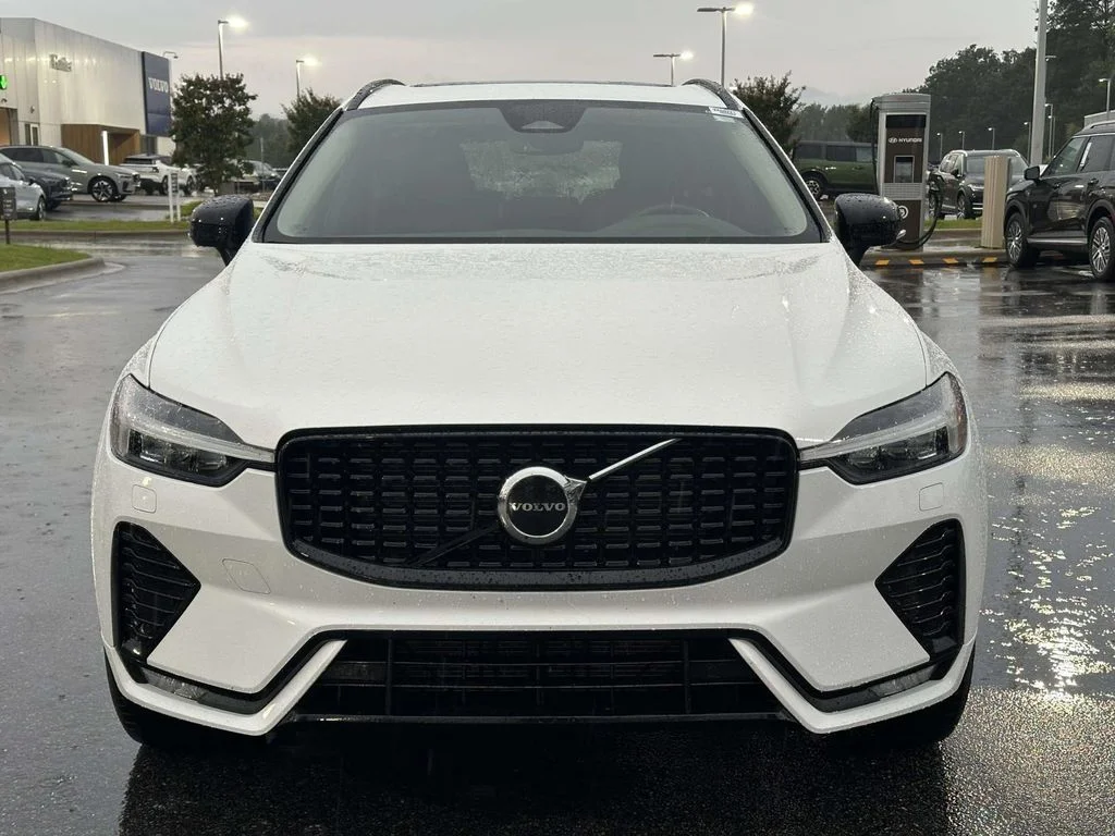 Certified Used 2025 Crystal White Volvo Core image 22